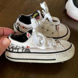 Baby looney tunes converse